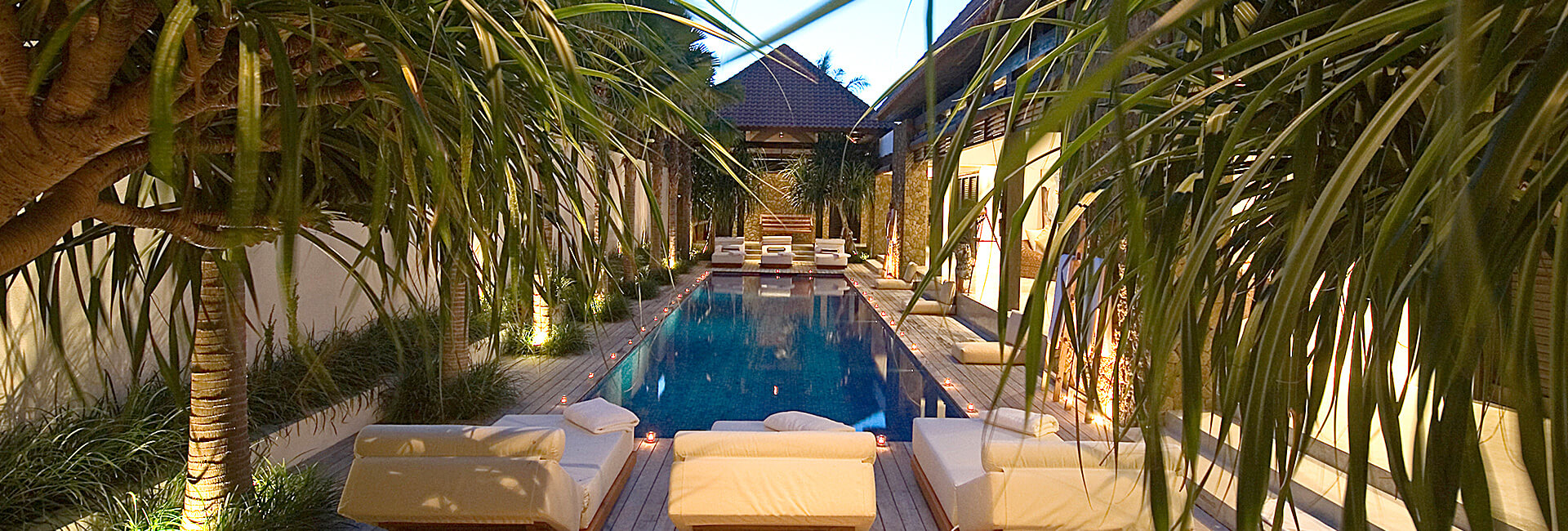 Villa Hana - Pool at dusk